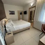 Floris Отель Ренде